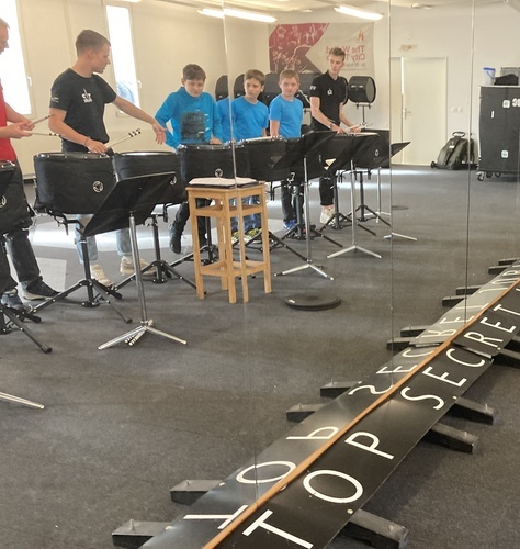 Die JMS Drumline zu Gast beim Top Secret Drum Corps